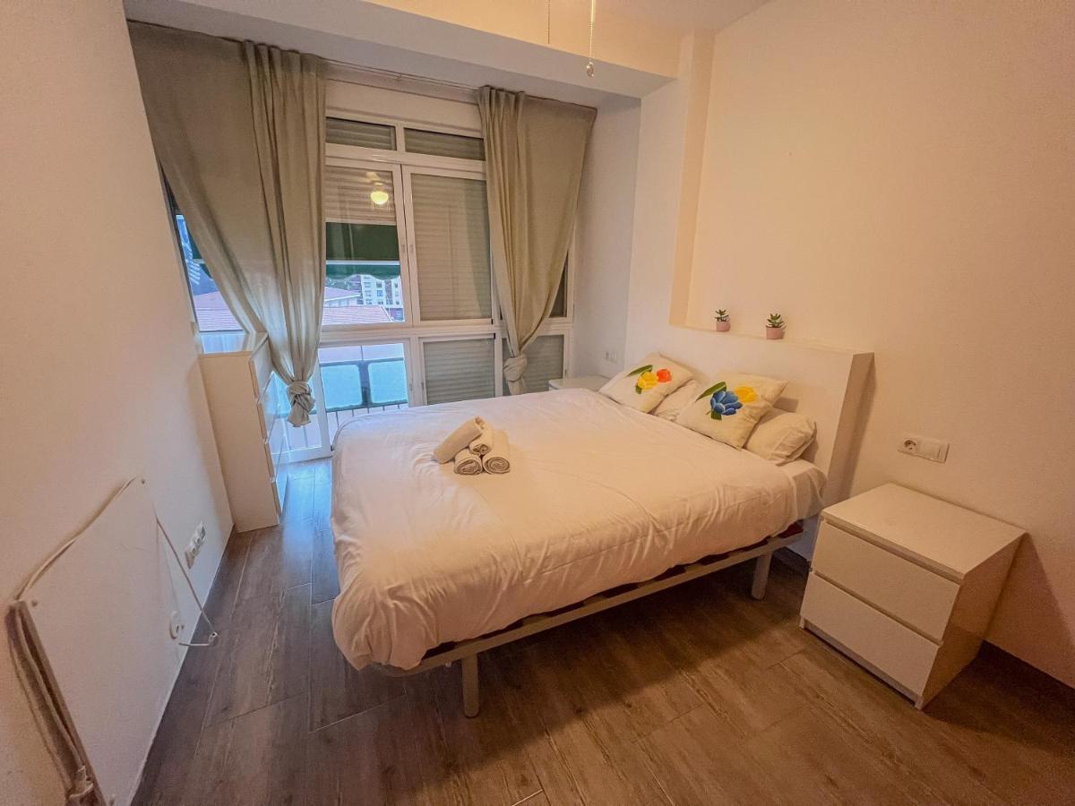 Bonito Apartamento Cerca Del Puerto Málaga Kültér fotó